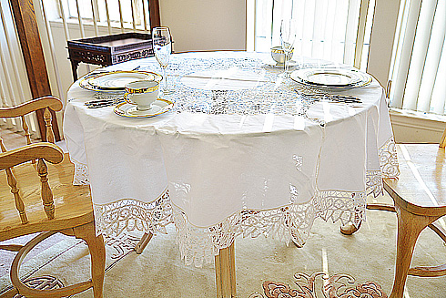 Battenburg Lace Round Tablecloth.68" Round. With 8 napkins.White - Click Image to Close